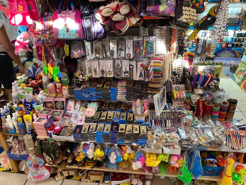 Mercado De Artesanías Y Ropa De Playa